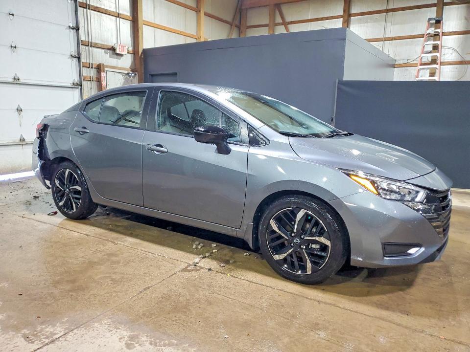 2025 Nissan Versa sr