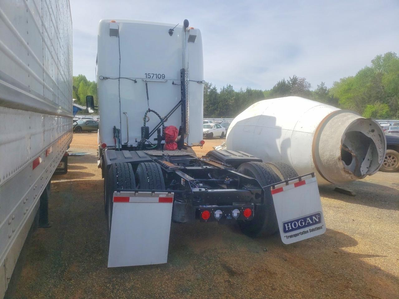 2025 Kenworth T680 Semi Truck