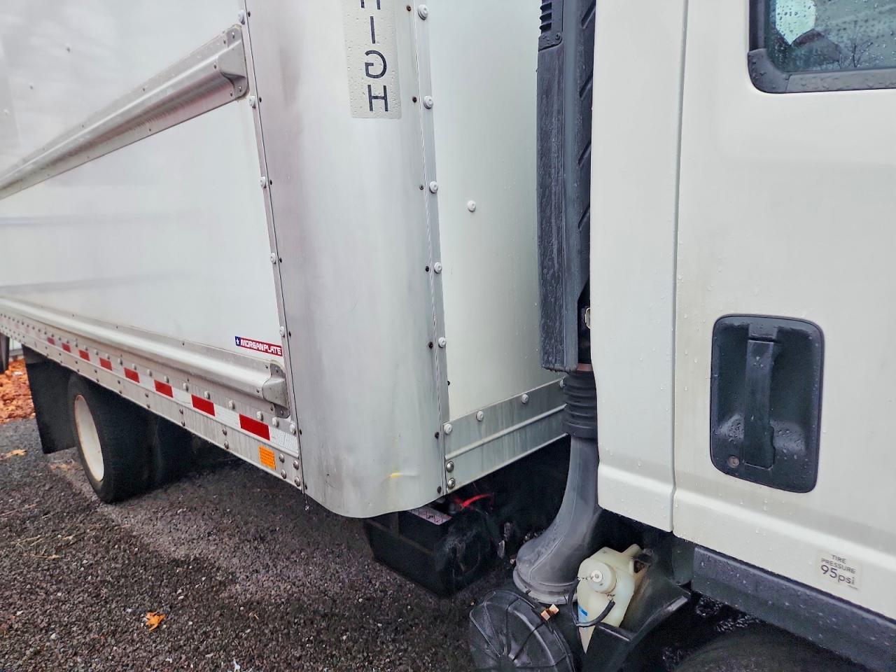 2015 Isuzu NPR HD BOX Truck
