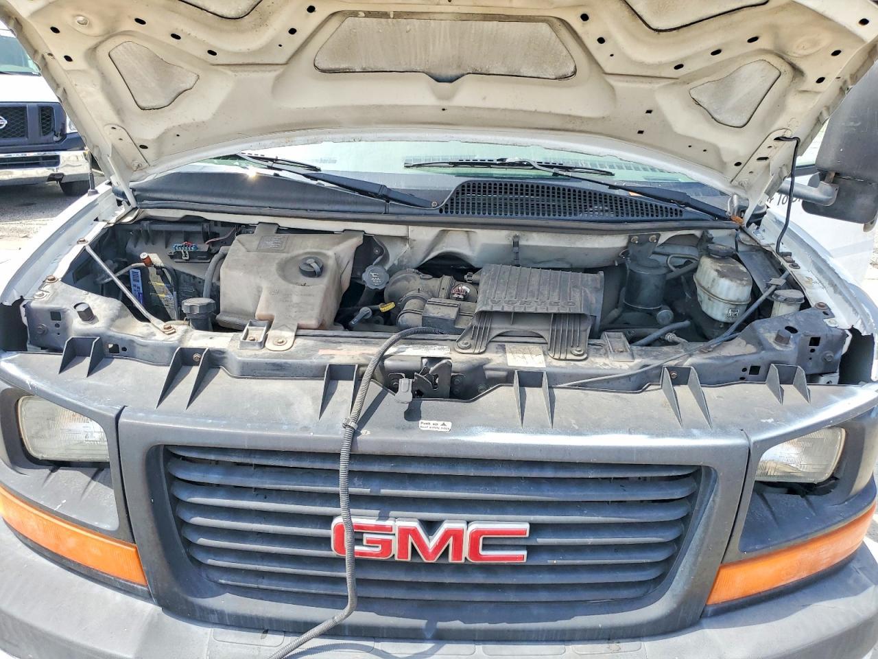 2005 GMC Savana BOX Truck
