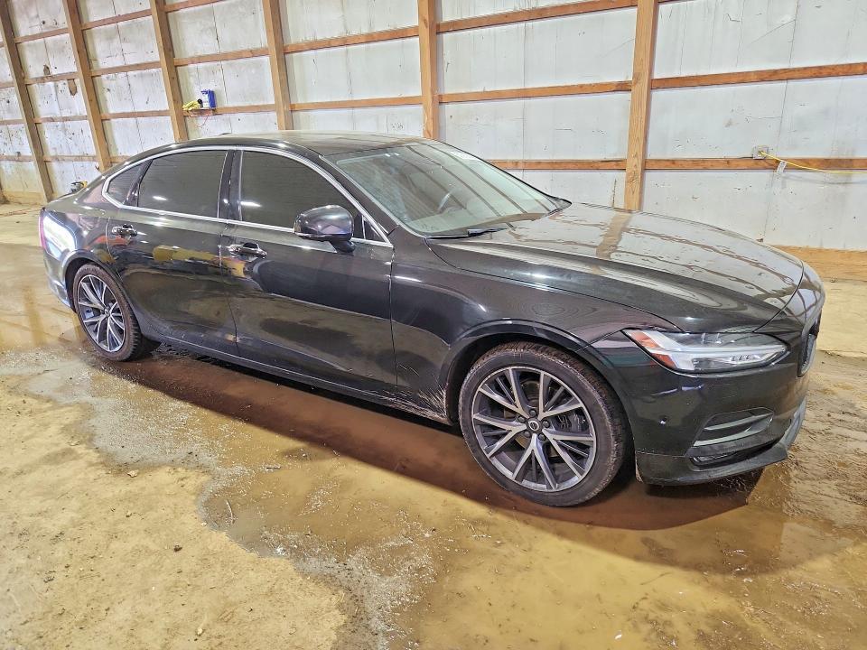 2018 Volvo S90 T5 Momentum
