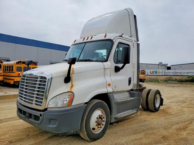 2016 Freightliner Cascadia 125 Semi Truck