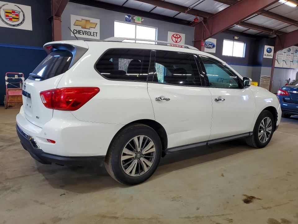 2017 Nissan Pathfinder sv