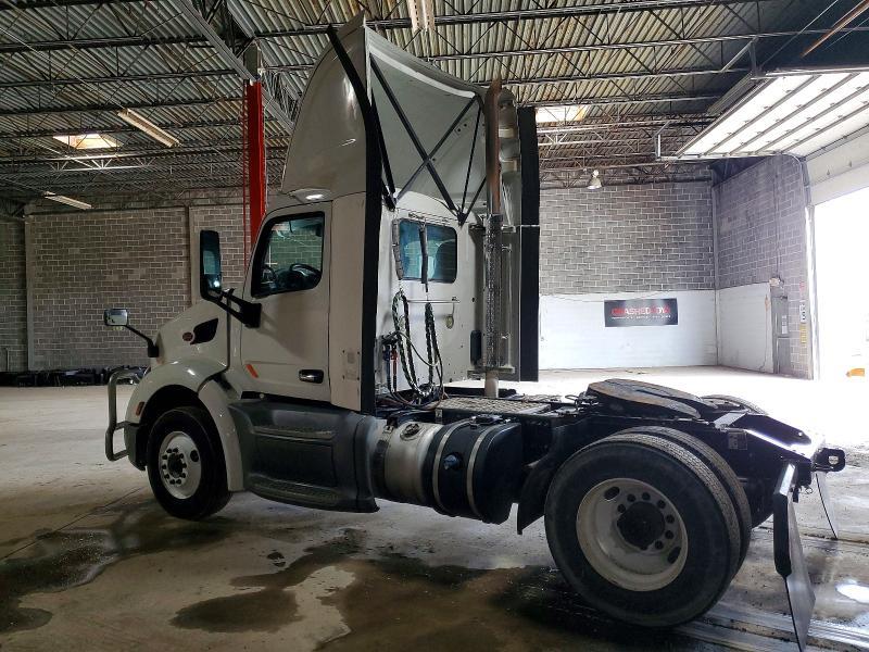 2018 Peterbilt 579 Semi Truck