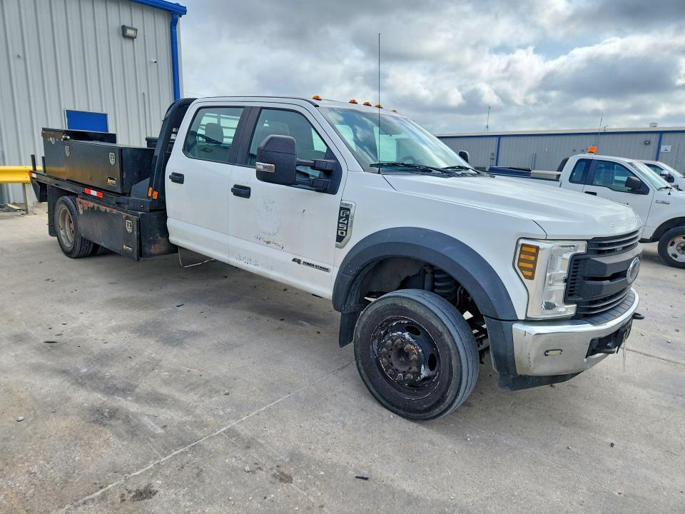 2019 Ford F450 Super Duty Flatbed Truck