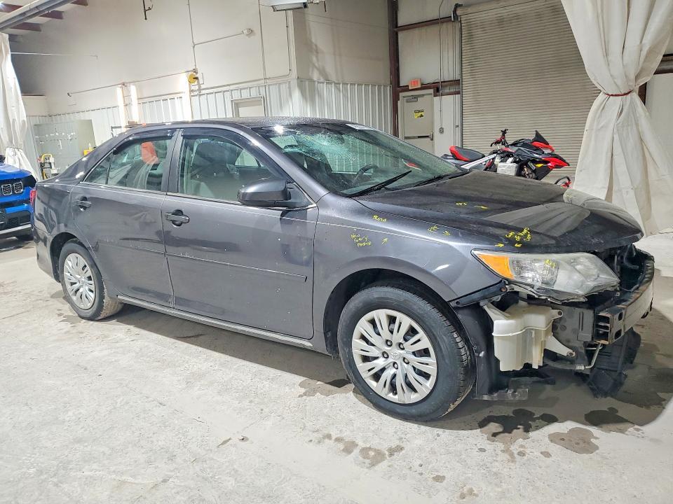 2014 Toyota Camry le