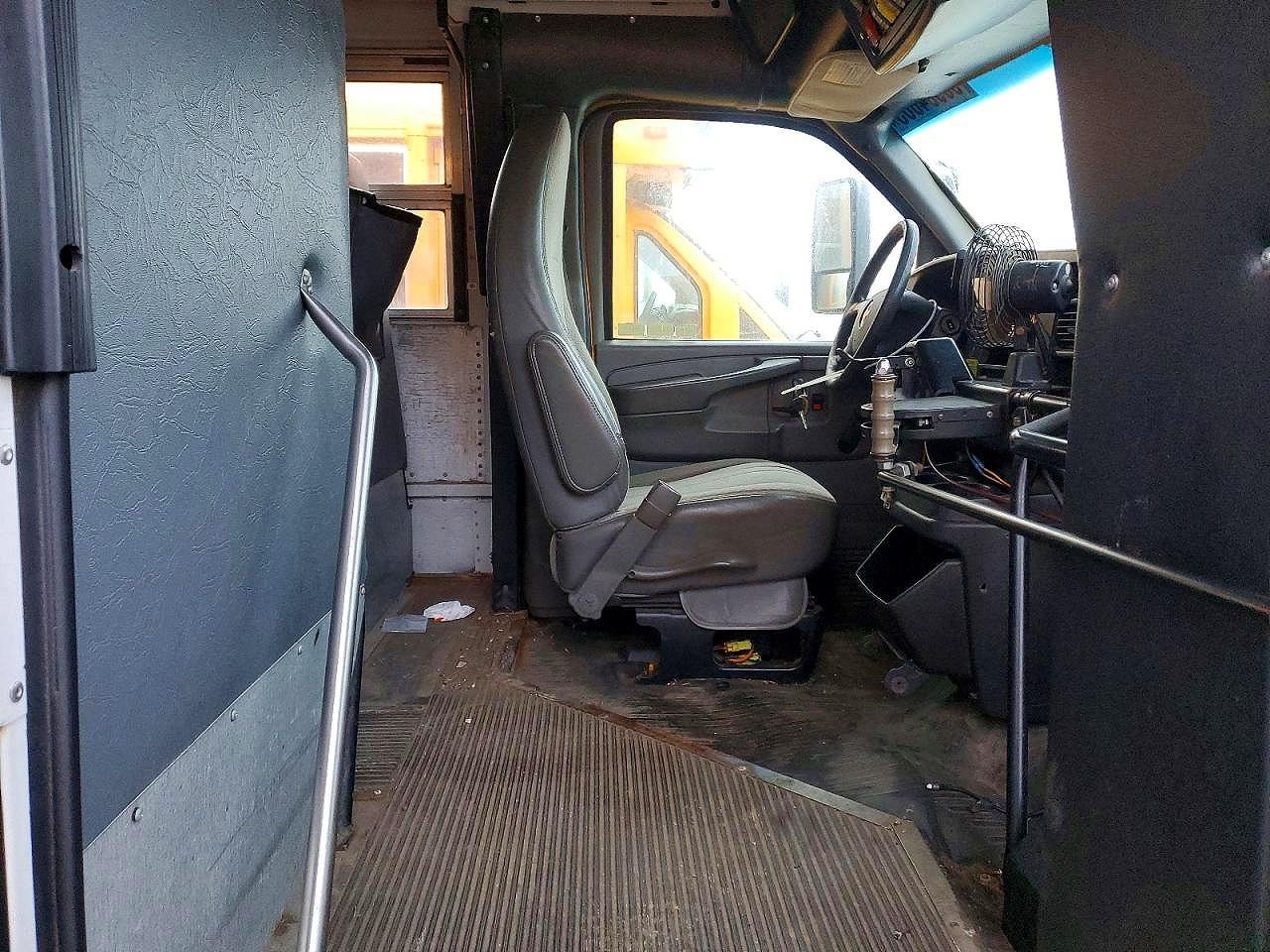 2010 Chev Express Cutaway G4500