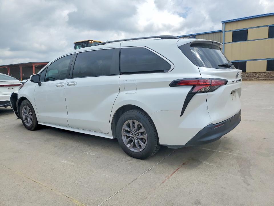 2022 Toyota Sienna xle