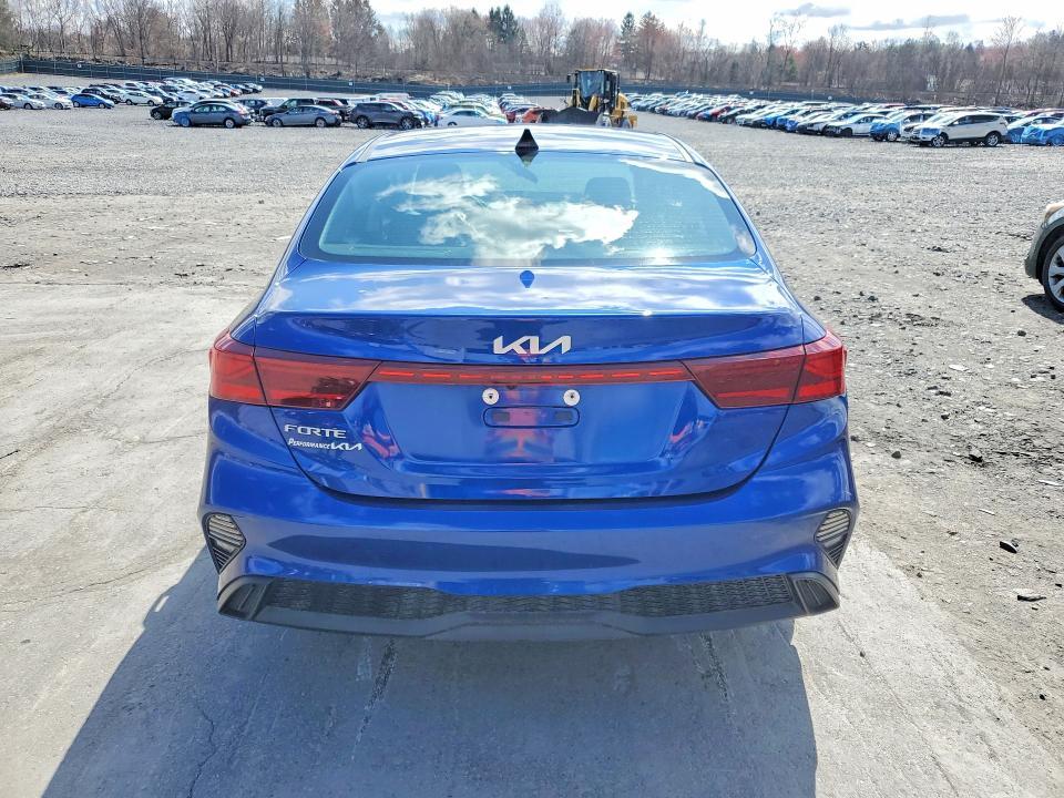 2023 KIA Forte lxs