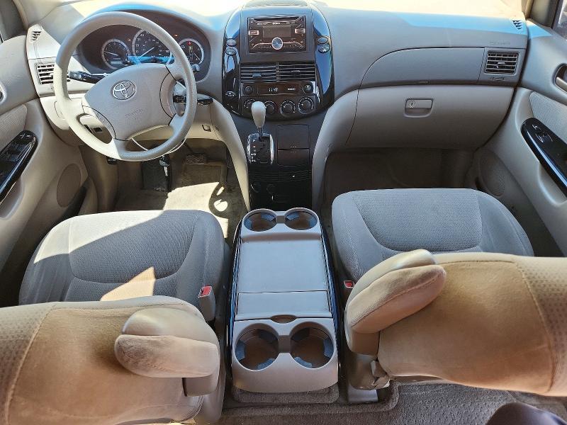 2004 Toyota Sienna le 7 Passenger