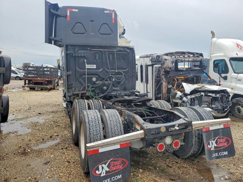 2020 Freigliner Cascadia 126