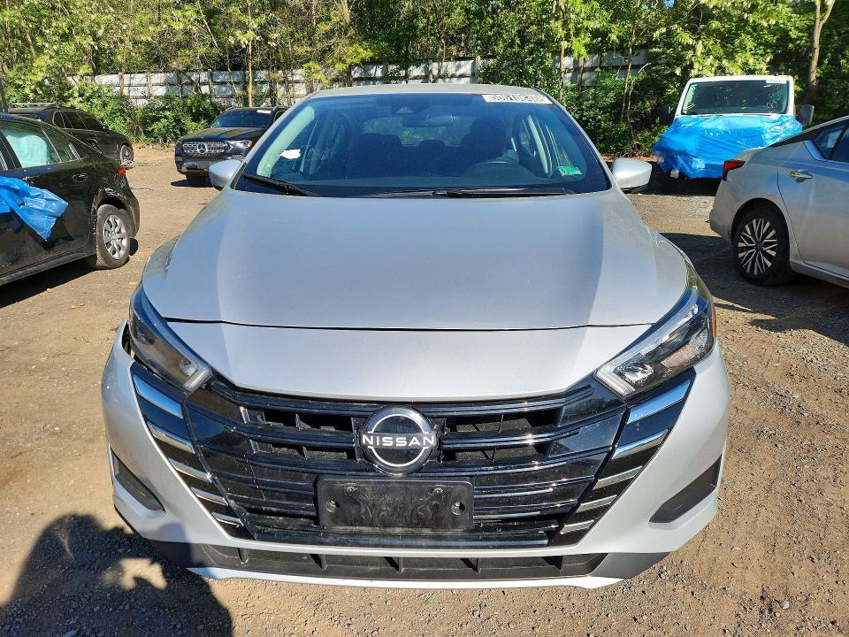 2025 Nissan Versa sv