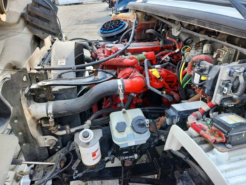 2015 Freightliner Business Class M2 BOX Truck