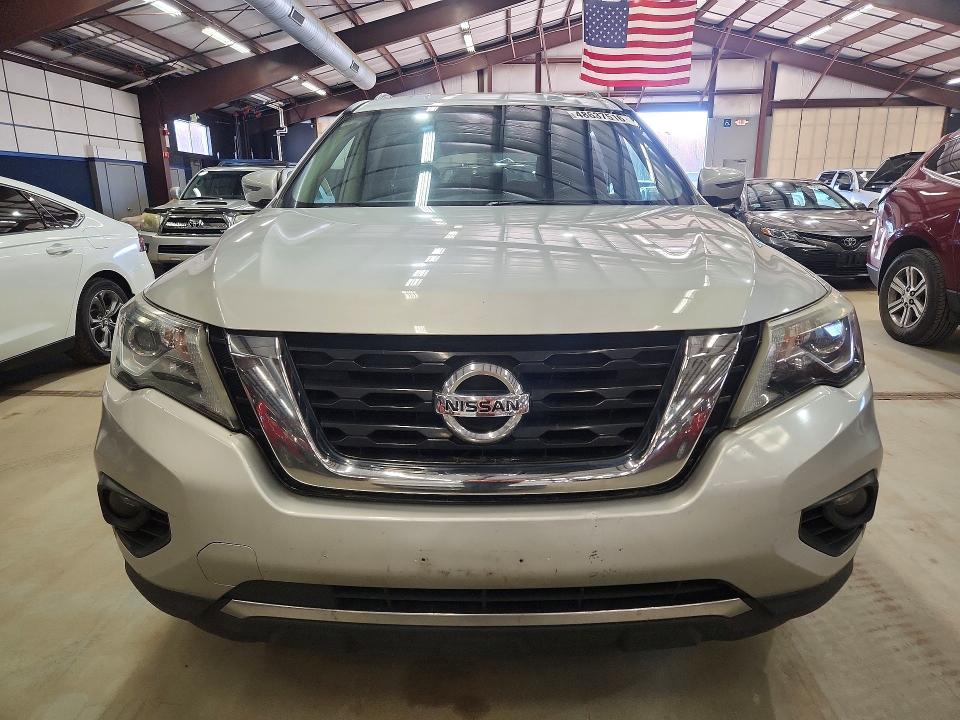 2018 Nissan Pathfinder sv