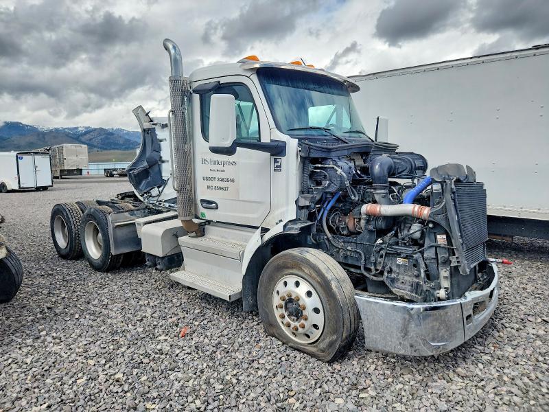 2022 Peterbilt 579 Semi Truck