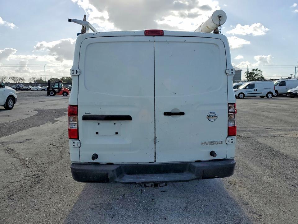 2015 Niss AN NV 1500 Delivery Van