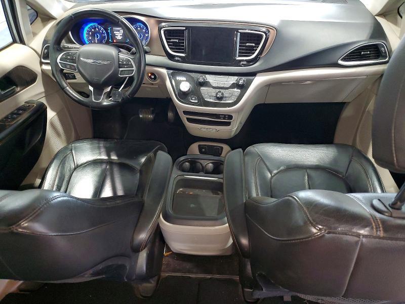 2017 Chrysler Pacifica Touring l