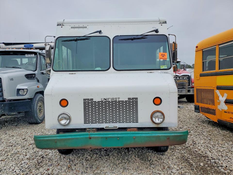 2009 Workhorse Custom Chassis W42 Delivery Truck