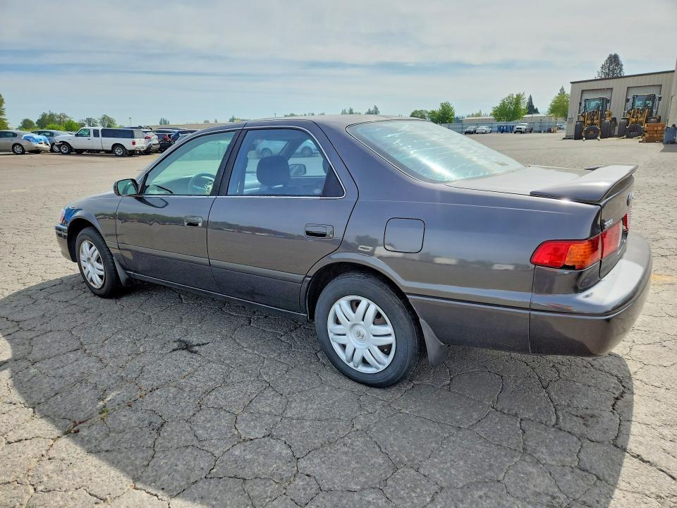 2000 Toyota Camry le
