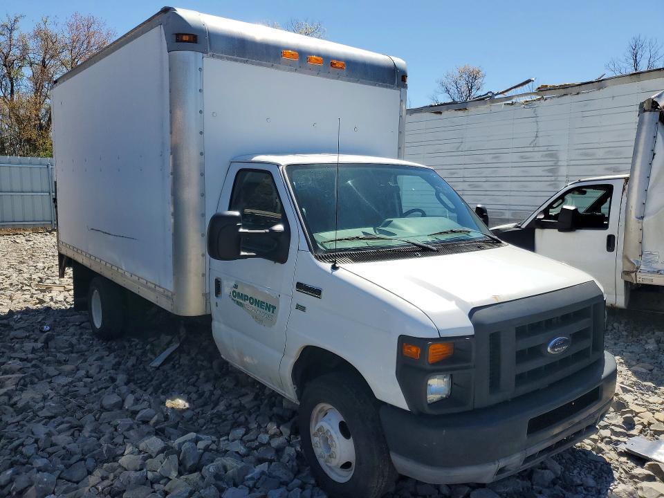 2010 Ford Econoline E350 Super Duty Cutaway Van