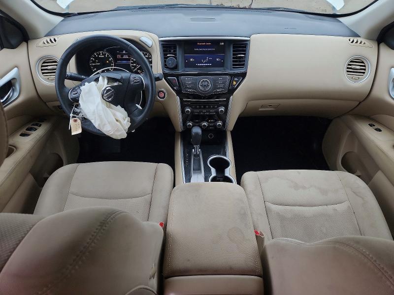 2017 Nissan Pathfinder sv
