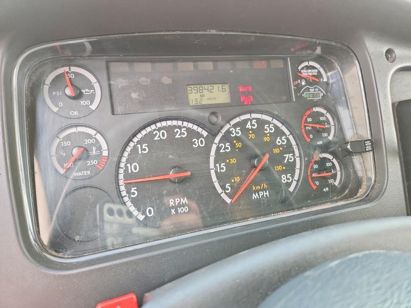 2015 Freightliner Business Class M2 BOX Truck