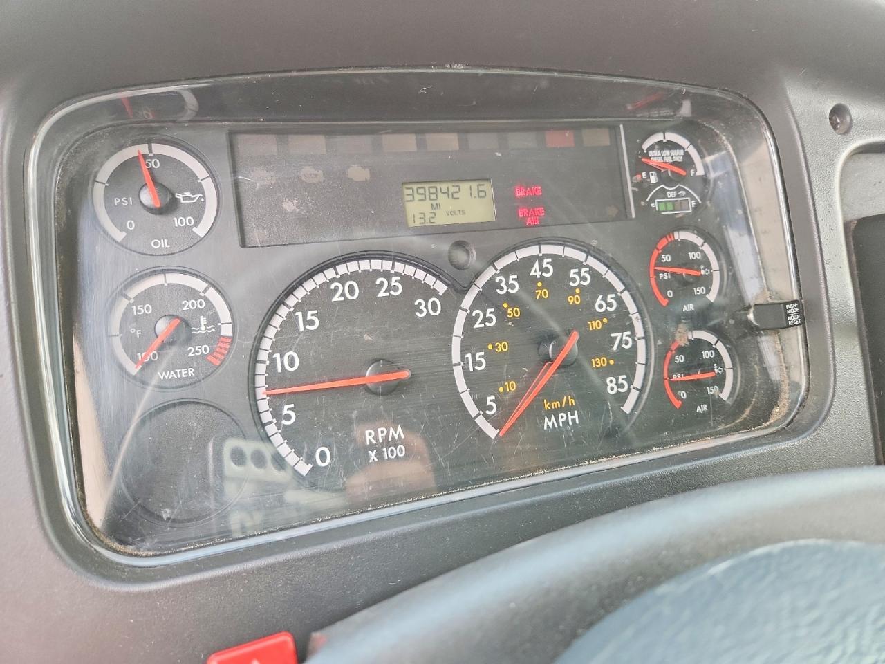 2015 Freightliner Business Class M2 BOX Truck