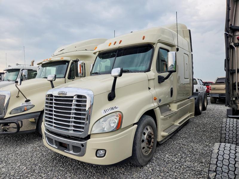 2013 Freightliner Cascadia Semi Truck