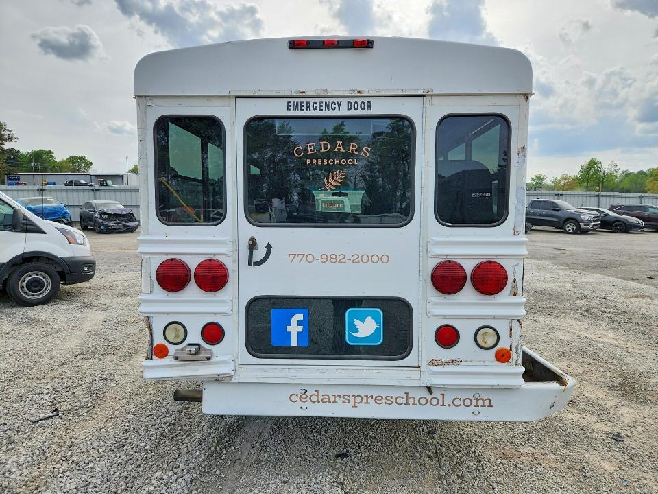 2004 GMC Savana Cutaway G3500