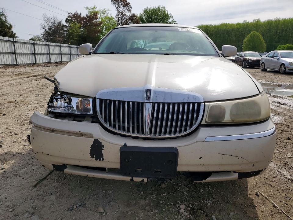 2000 Lincoln Town car Cartier