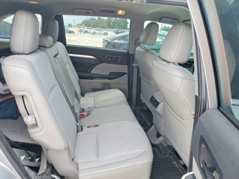 2019 Toyota Highlander le Plus