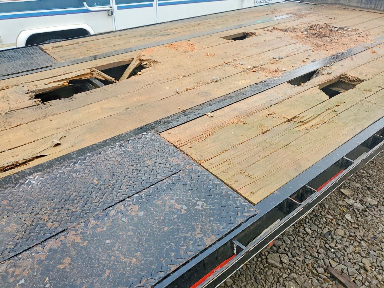 2021 Starlite 25TDGNDV-LP Equipment Trailer