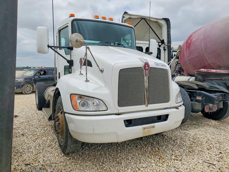 2015 Kenworth T370 Semi Truck