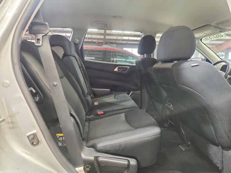 2018 Nissan Pathfinder sv