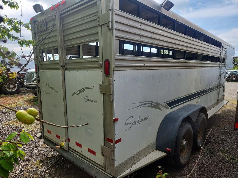 2003 Sundowner Valuelite Horse Trailer
