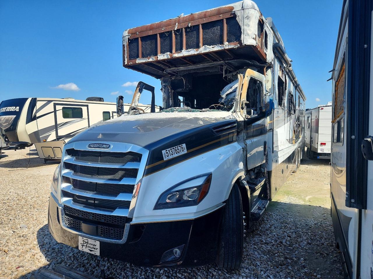 2023 Freigliner Cascadia 126