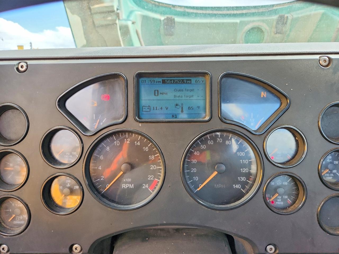 2017 Mack CXU612 Semi Truck
