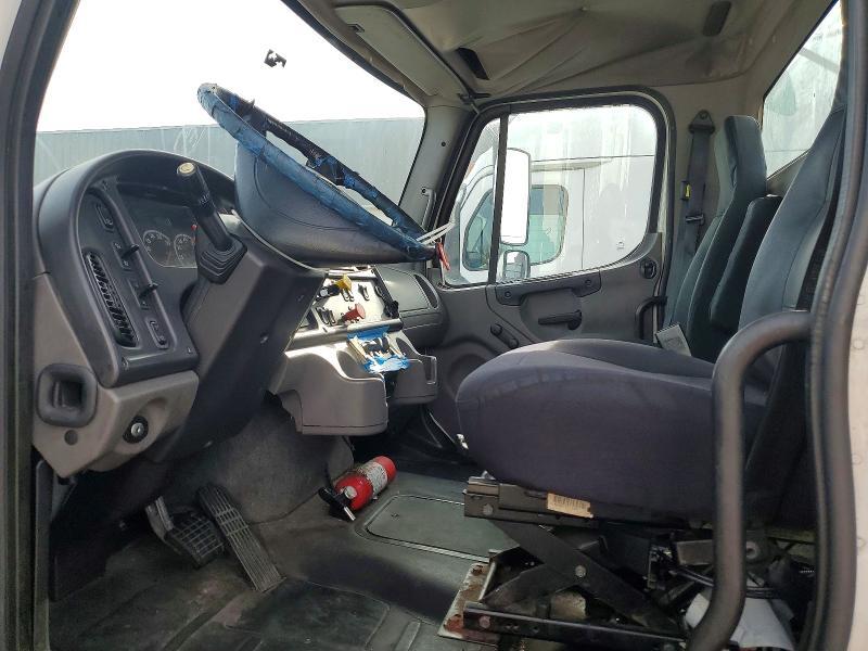 2011 Freightliner M2 106 MED-BOX Truck