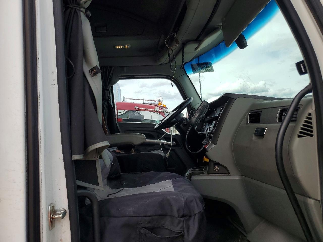 2019 Kenworth T680 Semi Truck