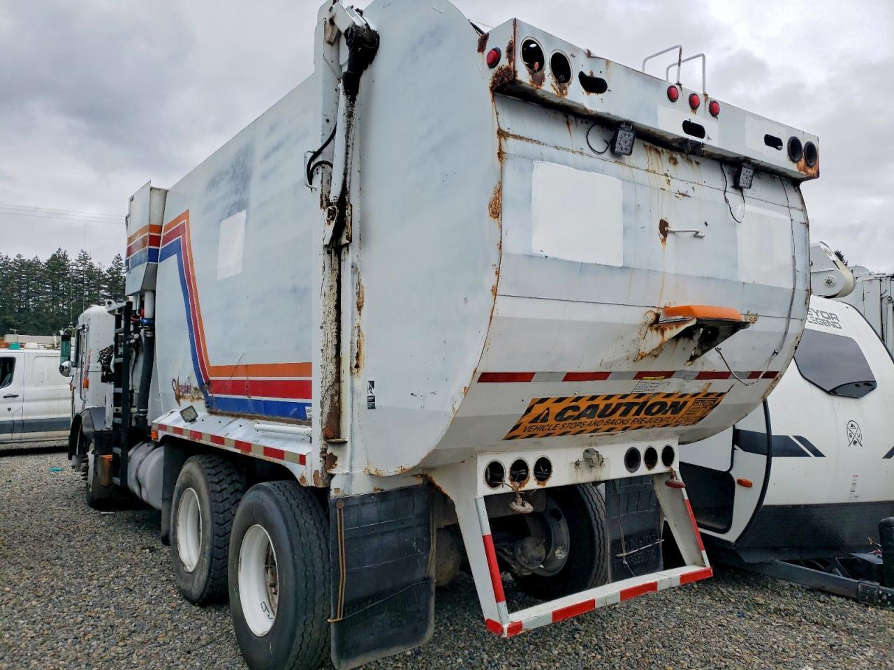 2007 Peterbilt 320 Refuse Truck