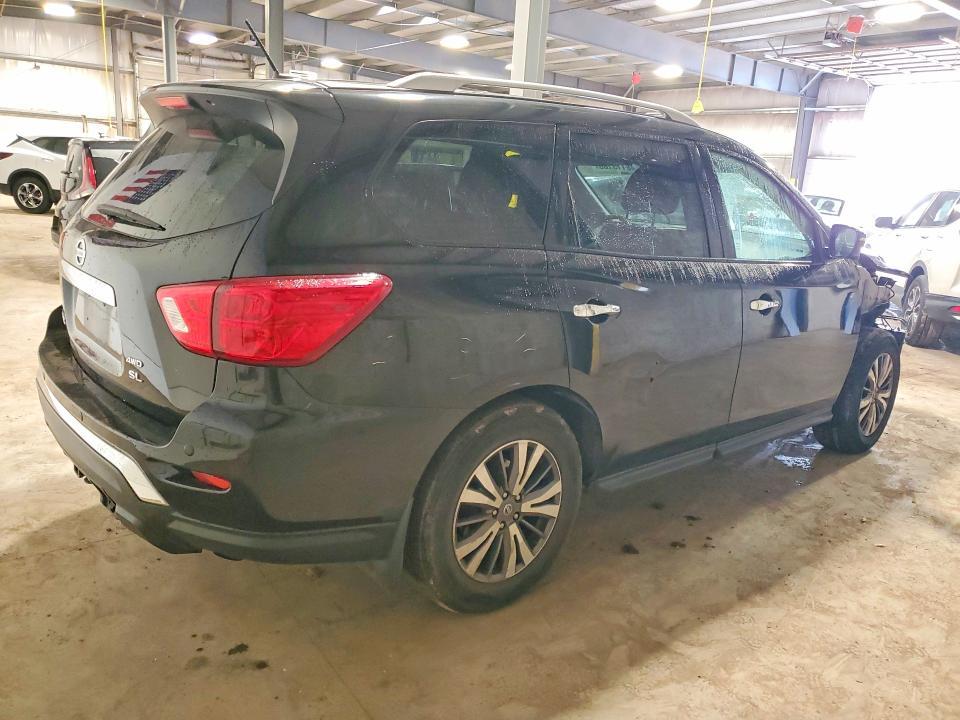 2017 Nissan Pathfinder sl