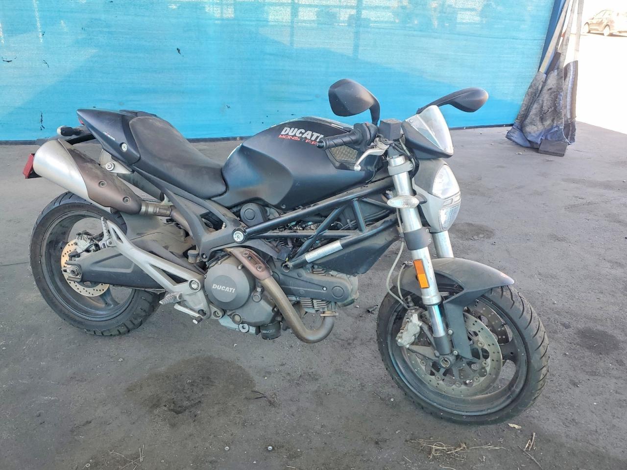 2011 Ducati Monster 696