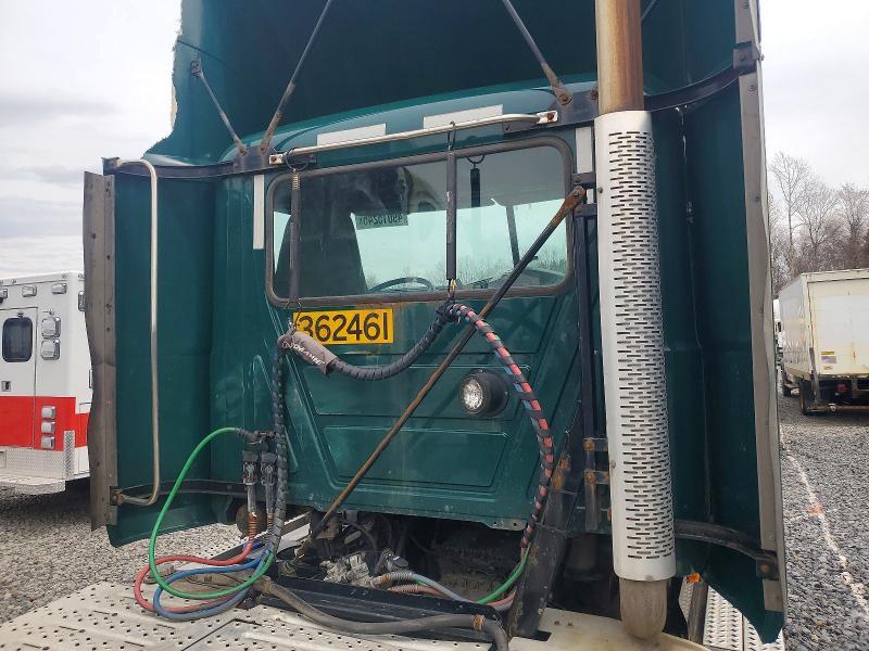 2017 Mack Cxu612 Semi Truck