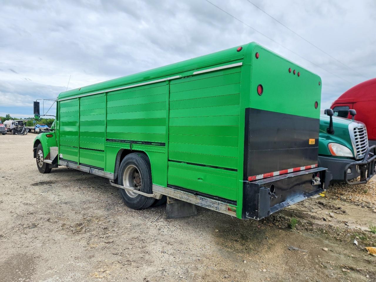 2007 Kenworth T300 Delivery Truck