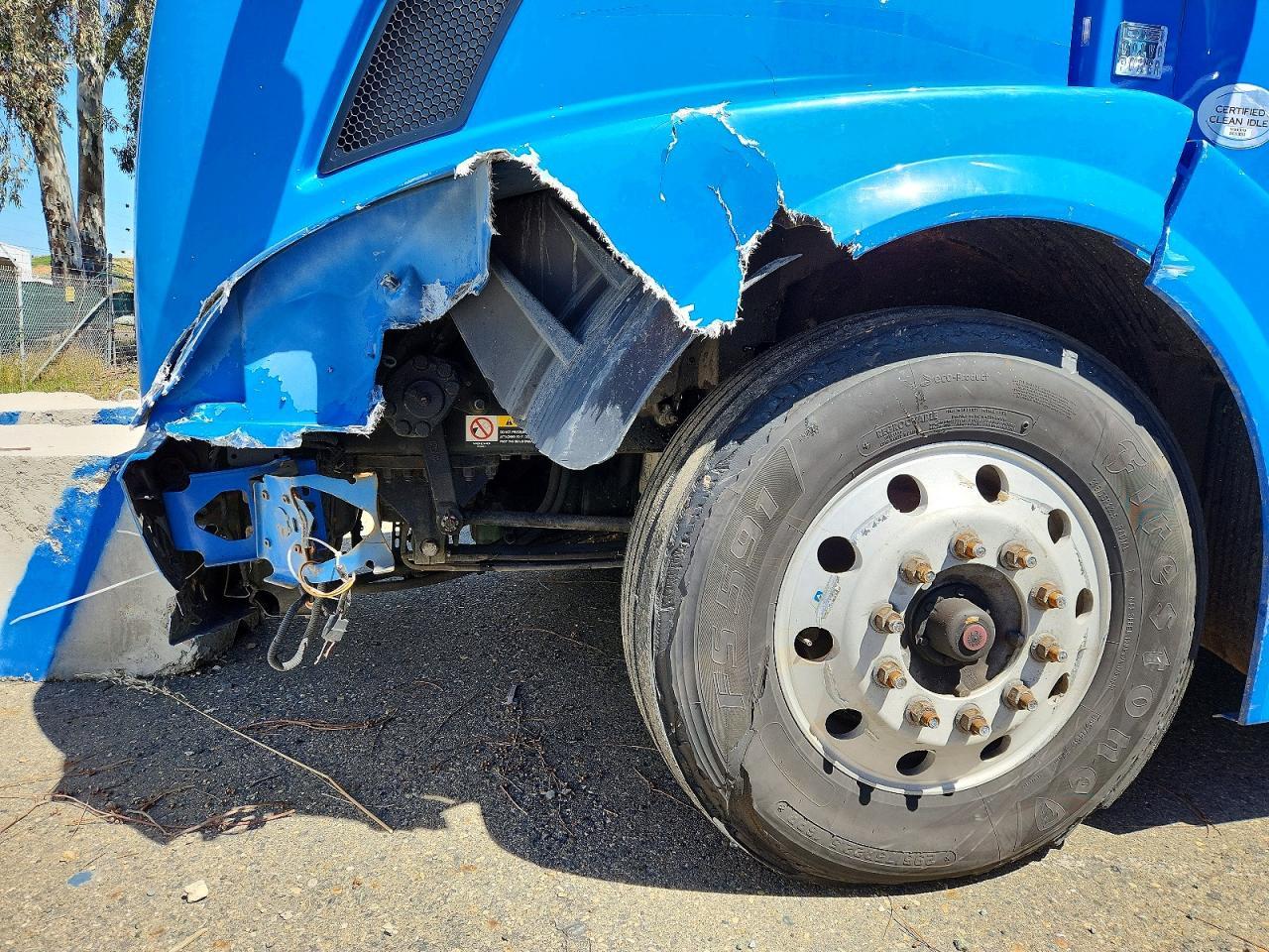 2015 Volvo VNL Semi Truck