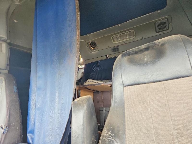 2005 Freightliner Columbia 120 Semi Truck