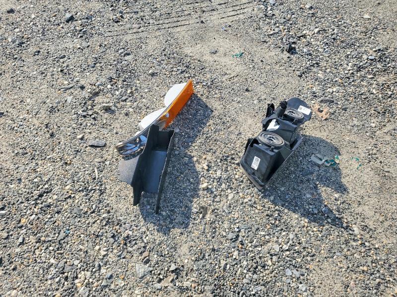 2022 GMC Savana Cutaway G3500 BOX Truck