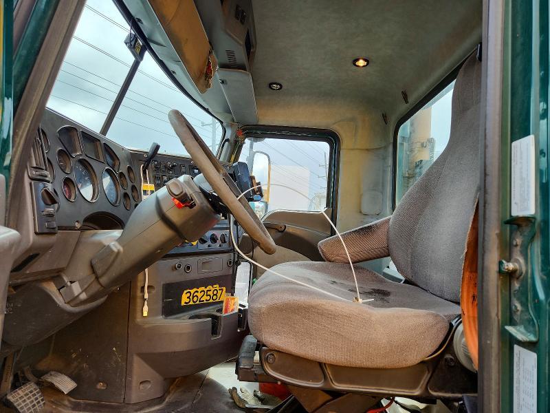 2017 Mack CXU612 Semi Truck