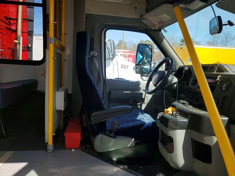 2018 Ford Econoline E450 Super Duty Cutaway Van