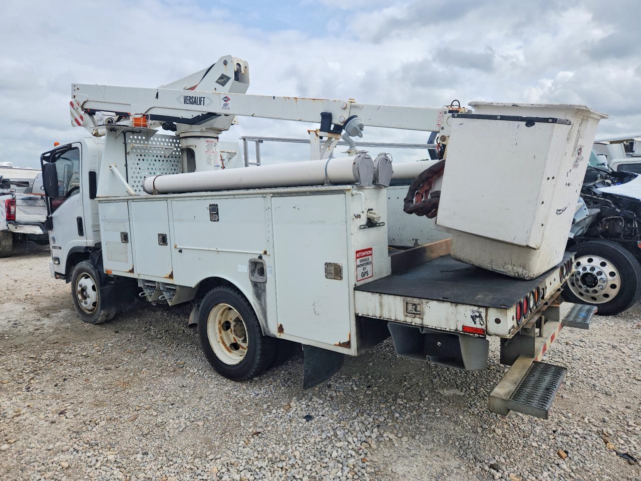 2010 Isuzu NQR Bucket Truck
